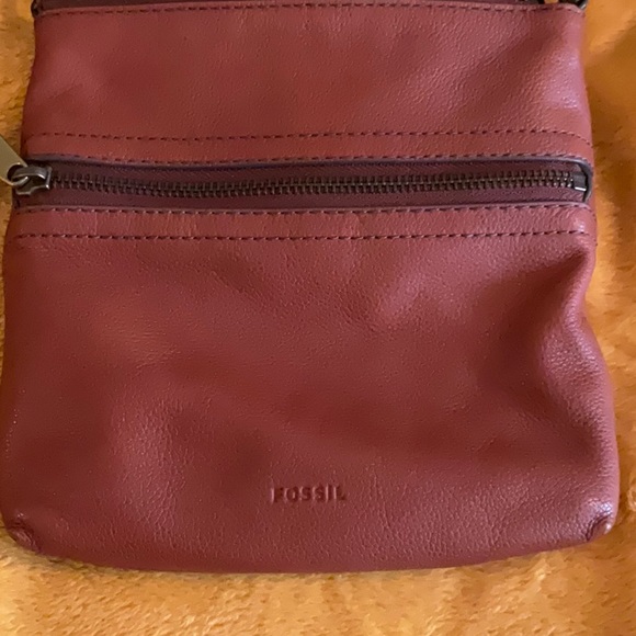 Fossil Crossbody - Picture 2 of 3